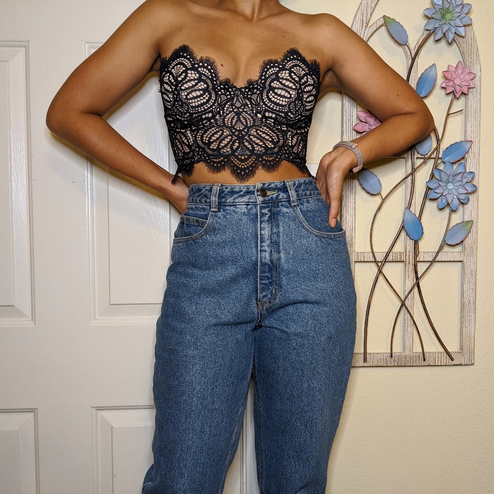 SOLD Victoria's Secret lace black and nude bustier - Picture 2 of 4
